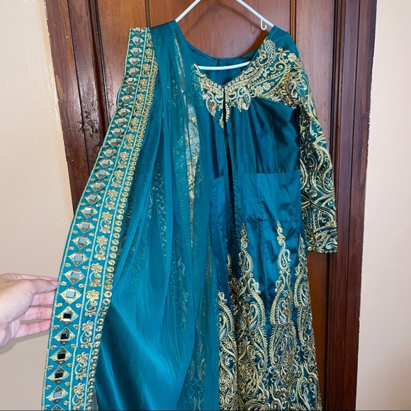 Teal with golds embroidered Indian/Pakistani style dress - Picture 3 of 4